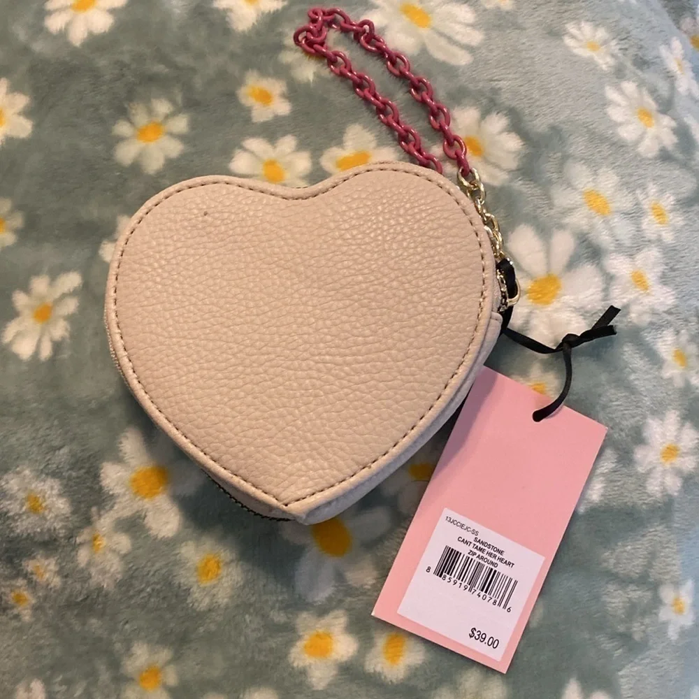 Juicy Couture Pink Pebbled Faux Leather Heart Zip Around Wristlet Chain Strap